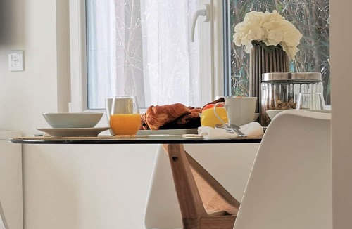 Golfe Juan Apartment | Seaside Oasis – Garden, A/C, Wi-Fi, Parking and private pétanque court.