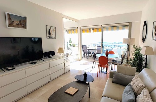Villeneuve Loubet Beach Apartment | Modern Apartment for 4 with AC and Parking, Villeneuve-Loubet Beach