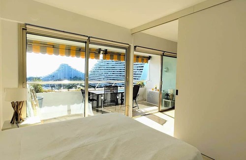 Villeneuve Loubet Beach Apartment | Modern Apartment for 4 with AC and Parking, Villeneuve-Loubet Beach