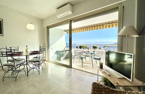 Villeneuve Loubet Beach Apartment | 2-Room Apartment with Air Conditioning, Sleeps 4, 100m from the Beach