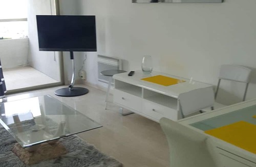 Villeneuve Loubet Beach Apartment | Villeneuve-Loubet: Apartment with Terrace, Air Conditioning and Garage