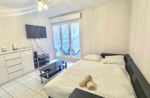 Le Suquet Apartment | Pallazzio 2, 5 minuts walking distance from Beacheswith terrace and parking