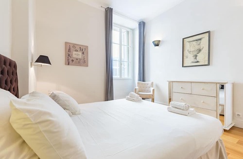 Aix-en-Provence Historic Centre Apartment | Aix center Apartment 160m2 with 3bed, 3bath, terrace 50m2