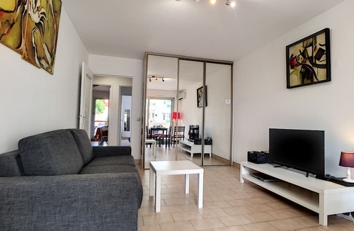Les Baumettes Apartment | N&J - CARDELINE TERRASSE - Very close sea