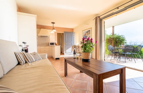 Saumane-de-Vaucluse House | Le Domaine de Provence Country Club