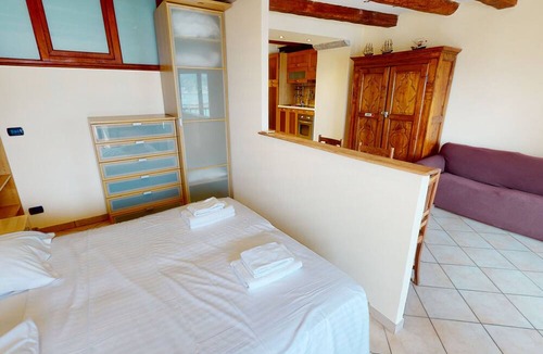 Old Town Apartment | 2-room loft sea view in old town, beaches nearby