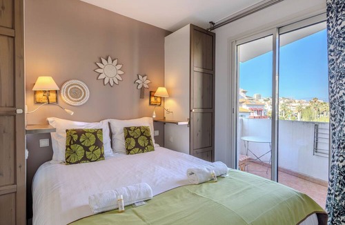 Antibes City Centre Apartment | (014) Port Vauban et piscine