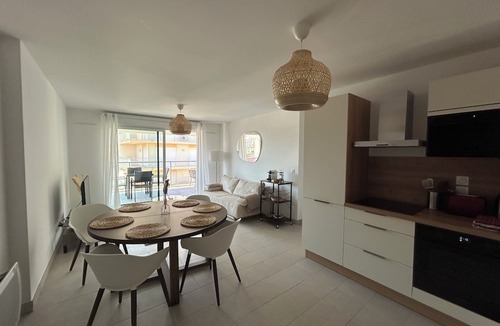 Golfe Juan Apartment | Voiles Blanches 126 by Avecoeur