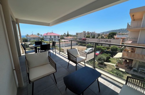 Golfe Juan Apartment | Voiles Blanches 126 by Avecoeur