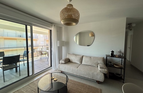 Golfe Juan Apartment | Voiles Blanches 126 by Avecoeur