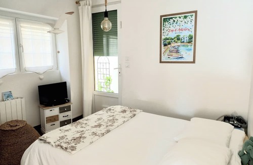 Juan-les-Pins Apartment | 2 ROOM APARTMENT NEAR THE SEA AND PINES OF JUAN-LES-PINS
