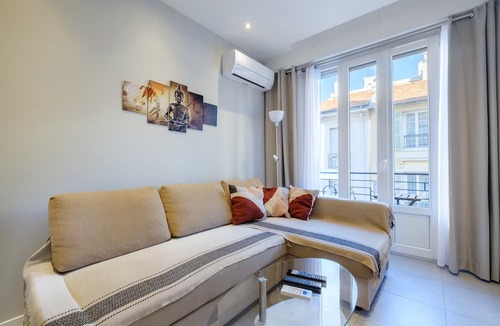 Les Baumettes Apartment | Holiday Apartment "Sea View" near Beach with Balcony & Wi-Fi