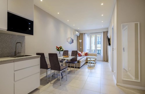 Les Baumettes Apartment | Holiday Apartment "Sea View" near Beach with Balcony & Wi-Fi