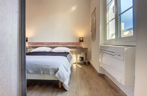 Antibes Old Town Apartment | Cours Massena on Marché Provencal