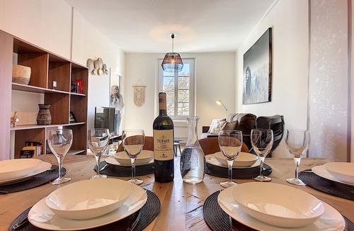 Antibes Old Town Apartment | Cours Massena on Marché Provencal