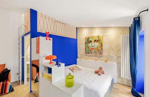 Saint-Michel Apartment | Pop’appart Bordeaux – A Colorful and Bright Haven in the Heart of the City