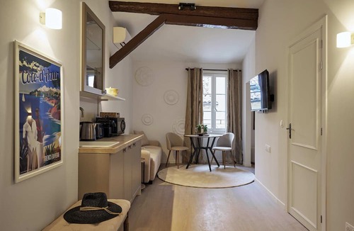 Le Suquet Apartment | Old Town Apartments By Villa Botanica