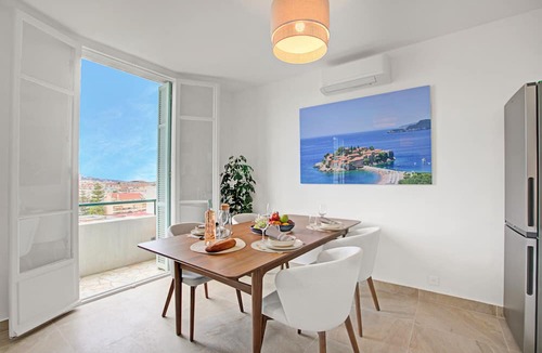 Les Baumettes Apartment | Modern Apartment With City View, Nice, France