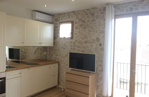 Antibes Old Town Apartment | 20m2 fully renovated Studio with Private Balcony, rates are All Inclusive.