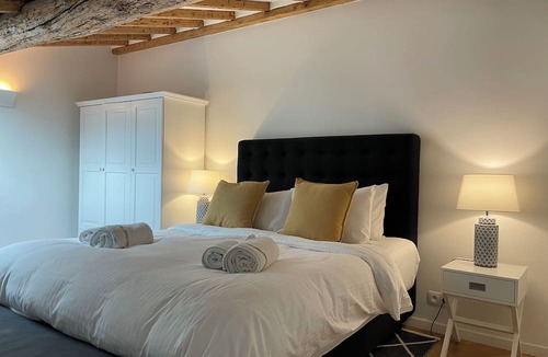 Antibes Old Town Apartment | RENOVATED Charming 3 bd apartment w. outdoor terrace in old town of Antibes