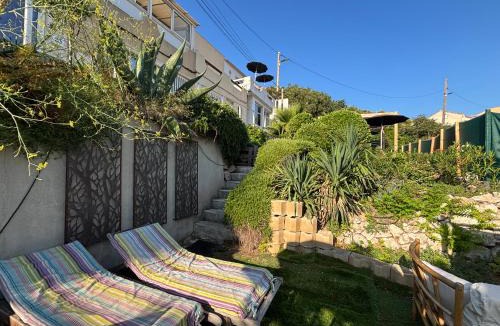 8th Arrondissement House | Parc National des Calanques, LA FLIBUSTE DES GOUDES Maison CLIMATISÉE, 2 chambres, terrasses, grand jardin, Jacuzzi, proche plage, large vue mer - Place de stationnement au Check in