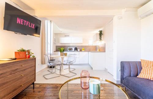 Fabron Apartment | La Chaise Bleue
