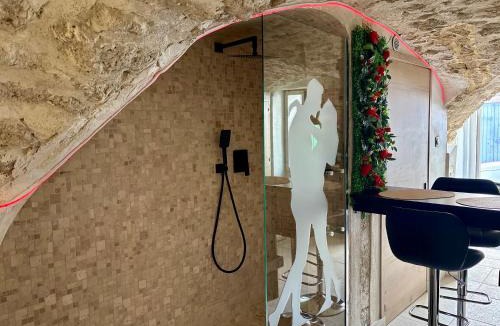 Saint-Chamas Apartment | Secret loveroom-suite romantique avec spa balneo