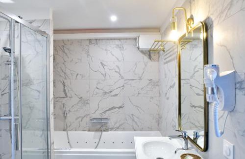 Villars-les-Dombes Hotel | Suite Touraco, clim, balneo, terrasse - Parc des Oiseaux