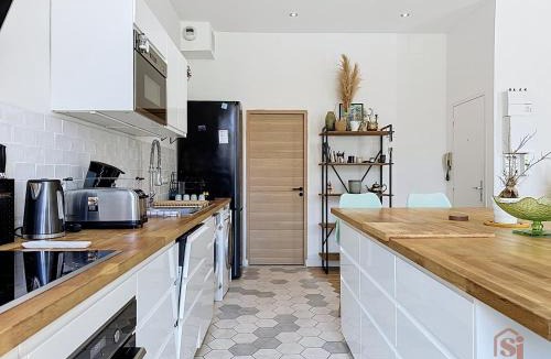 Palais de justice Apartment | 2BR - Free Private Parking - AC - Notre-Dame