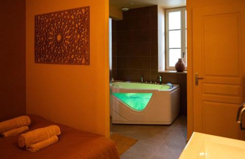 Cravant Apartment | Les Rivières O'rientales Homerepublique à Cravant avec Jacuzzi