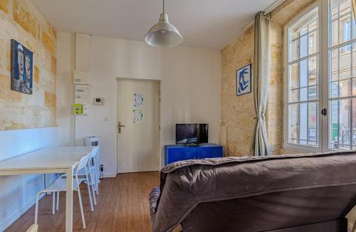 Saint Seurin - Fondaudege Apartment | Marceau - T2 avec 1 Chambre 1 Salle de Bain et 1 Canapé Lit