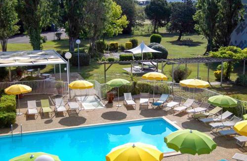 Vitrolles Hotel | ibis Styles Marseille Aéroport