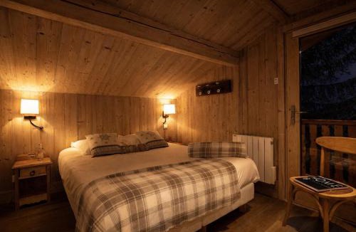 La Perriere Ski Chalet | Chalet moderne 5* à Courchevel La Tania - 12 pers, jacuzzi, sauna, skis aux pieds, cheminée, cinéma - FR-1-575-154