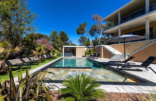 Saint-Raphael Apartment | Appart HOTEL 3 Chambres - parking - clim