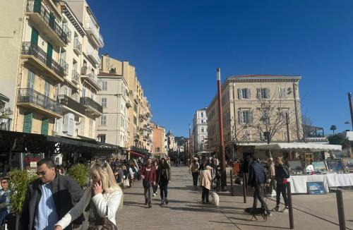 Cannes City Centre Apartment | Seaside Cannes Festival Suite