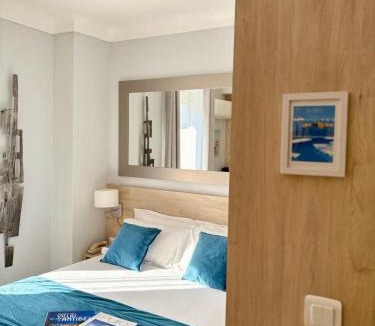 Cap-d'Antibes Hotel | Hotel Miramar- Cap d'Antibes - La Garoupe plage