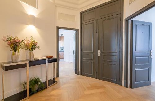 Cannes City Centre Apartment | La Guitare 21 - Cozy studio in center of Cannes, just behind Grand Hotel