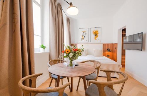 Cannes City Centre Apartment | La Guitare 21 - Cozy studio in center of Cannes, just behind Grand Hotel
