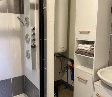 Imphy Apartment | J4 Parking, Wifi Grand 2 Chambres 3 lits, jusqu'à 4 pers Réduc Semaine ou Mois, Velo
