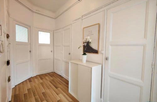 Les Grands Carmes Apartment | Massilia Home - Idéal Famille & Groupe d'Amis en Citytrip Marseille - Vieux-Port & Le Panier à pied - Métro Jules Guesde 150m - Gare St-Charles 10min à pied - CENTRE VILLE - WIFI HD