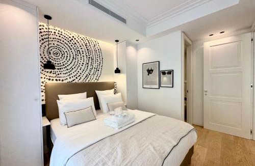 Old Town Apartment | OPERA PROMENADE 4 Renovated 3 Bedrooms Balcony Sea View AC