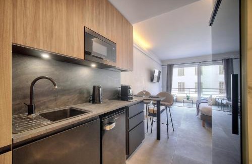 Cannes City Centre Apartment | Cannes Luxury Rental - Stunning apartment with terrace to rent Grand Hotel
