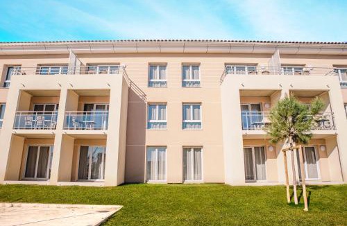 Roquebrune-Cap-Martin Apartment | Résidence Vacances - Azureva sur les Hauteurs de Roquebrune-Cap-Martin