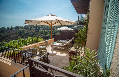 Tourrettes-sur-Loup Hotel | Auberge De Tourrettes