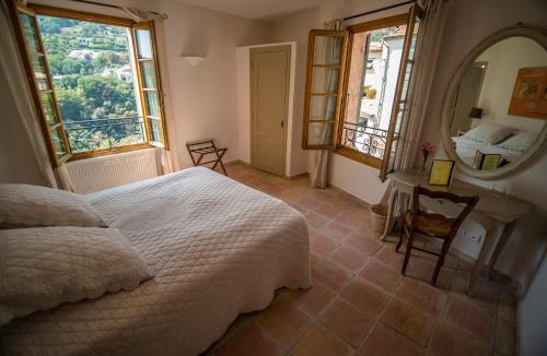 Tourrettes-sur-Loup Hotel | Auberge De Tourrettes