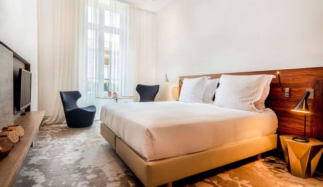 Yndo Hotel