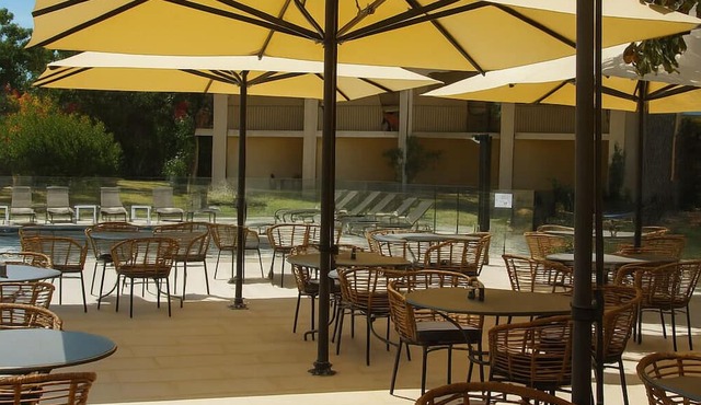 Golden Tulip Avignon Le Paradou