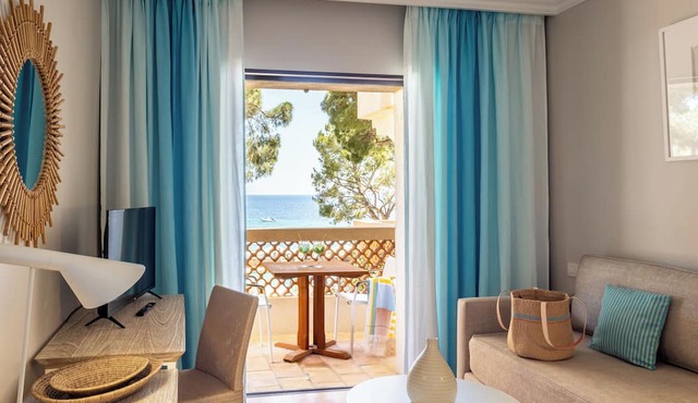 Hôtel La Pinède Plage