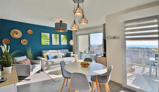 Superb sea view apartment in Villeneuve-Loubet