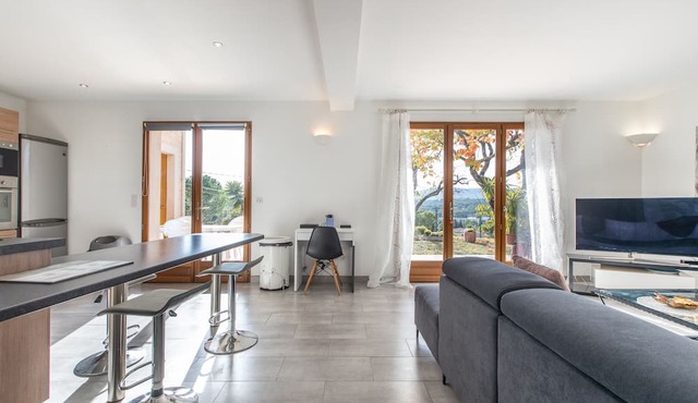 Quiet 3BR with terrace & incredible Mountain view